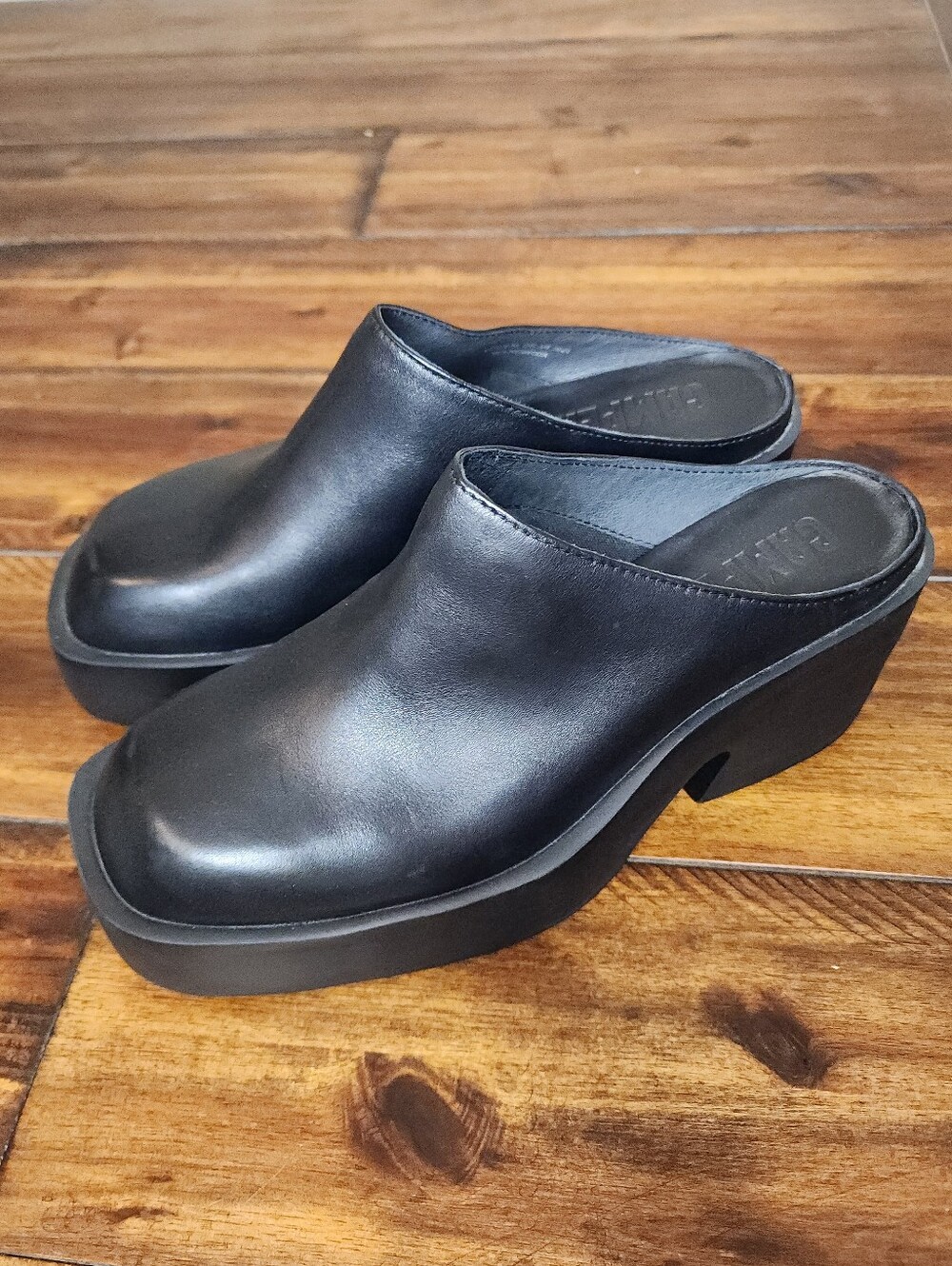 Camper Billie Leather Clogs | Black | Size 7